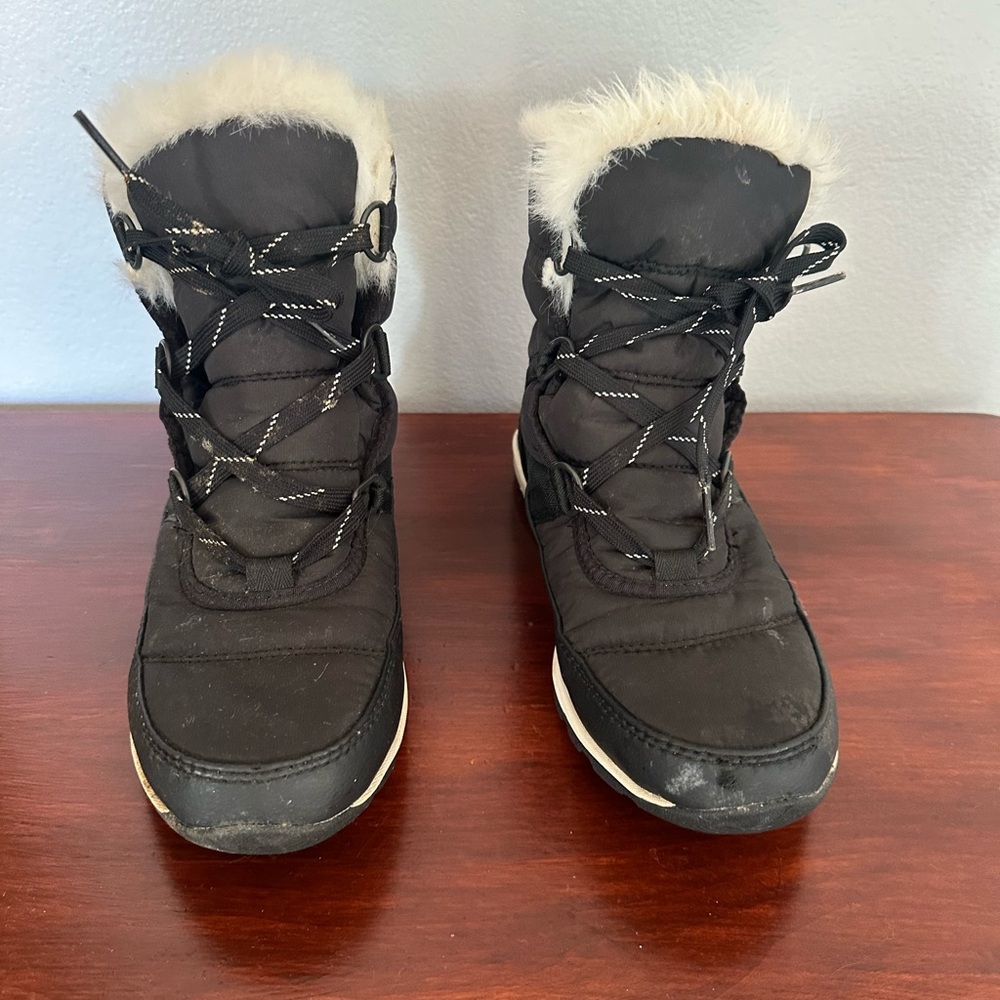 Sorel winter ankle, waterproof boots. Black with white fur
